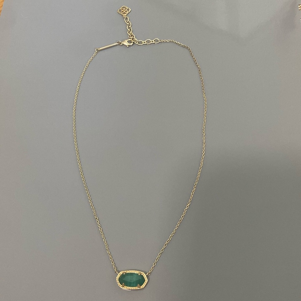 Kendra Scott necklace